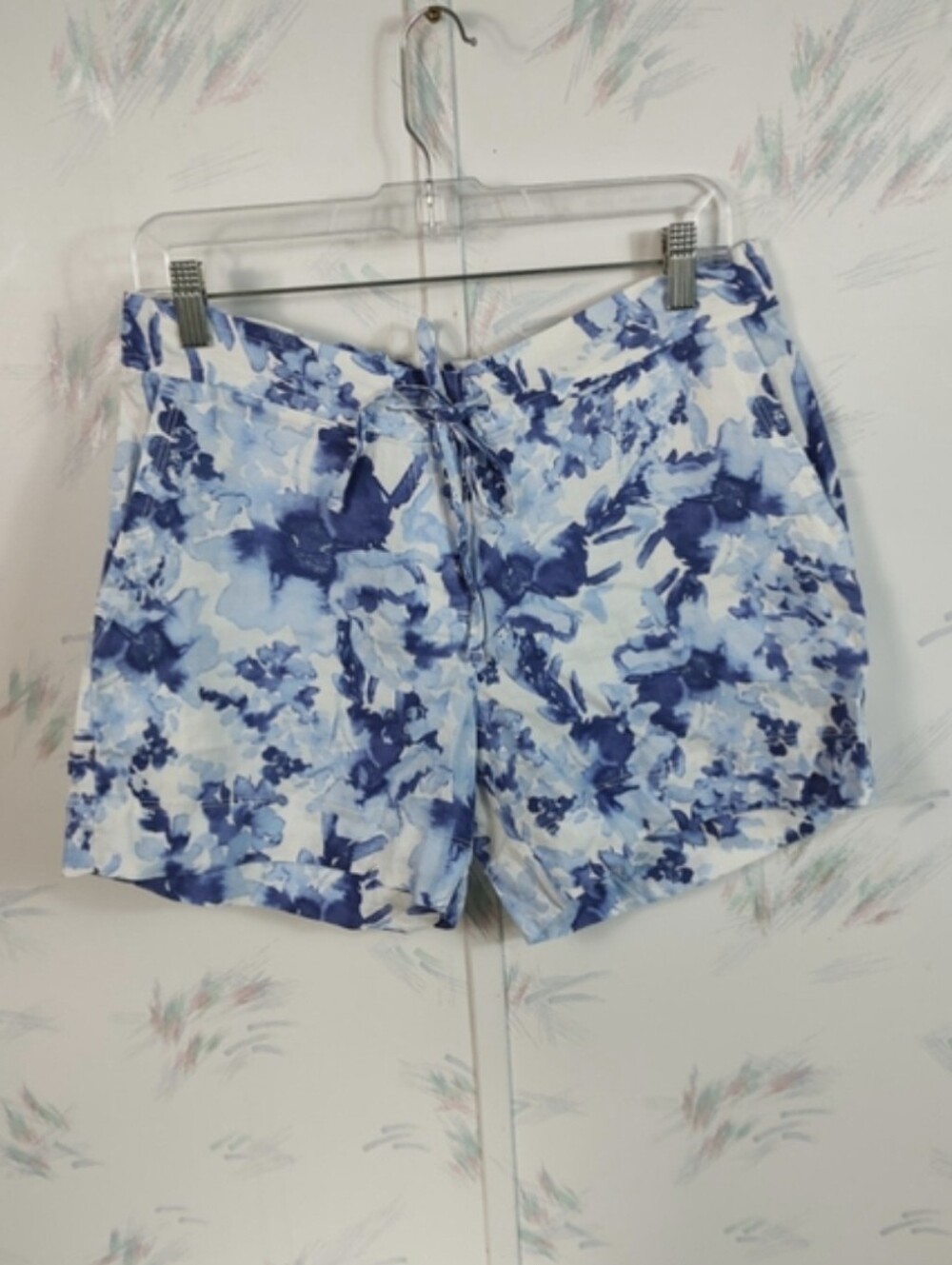 Tommy Bahama Women's Blue and White Floral Print Drawstring Shorts Size Small
